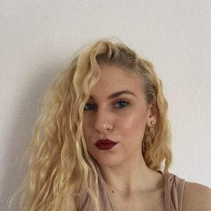 Meet your Posher, Chloe